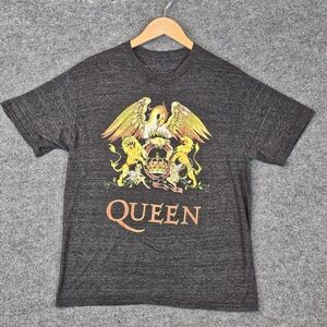 Rock Royalty: Iconic Queen Crest Graphic Tee!